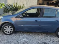 Usado Renault Clio II 75 CV (55 kW) 2010 Gris Berlina