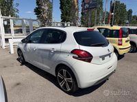 Usata Peugeot 208 GT-line 110 CV (80 kW) 2015 Bianco Utilitaria