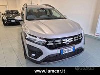 Usata Dacia Jogger Expression 110 CV (80 kW) 2023 Grigio metallizzato Monovolume