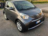 Usata Toyota iQ 98 CV (72 kW) 2015 Grigio Utilitaria