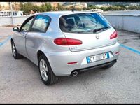 Usata Alfa Romeo 147 120 CV (88 kW) 2005 Grigio Utilitaria