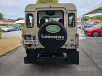 Usata Land Rover Defender S 122 CV (89 kW) 2010 Bianco SUV