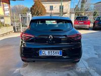 Begagnad Renault Clio V Evolution 100 HK (73 kW) 2022 Svart Sedan
