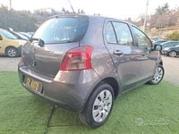 Usata Toyota Yaris 90 CV (66 kW) 2008 Grigio Berlina