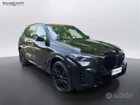 Begagnad BMW X5 M M Sport 530 HK (389 kW) 2024 Svart SUV
