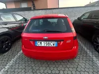 Usata Ford Fiesta Ghia 75 CV (55 kW) 2004 Rosso Utilitaria