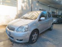 Usata Toyota Yaris Sol 65 CV (47 kW) 2004 Grigio Berlina