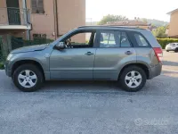 Second-hand Suzuki Vitara 129 CP (94 kW) 2006 Gri Break