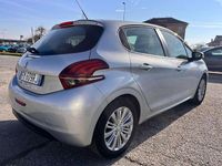 Usata Peugeot 208 Active 82 CV (60 kW) 2018 Argento Utilitaria