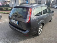 Usado Ford Focus Style 110 HP (80 kW) 2010 Cinzento Carrinha