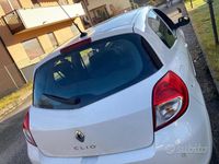 Usata Renault Clio II 48 CV (35 kW) 2010 Bianco Berlina