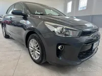 Usata Kia Rio 101 CV (74 kW) 2018 Grigio Berlina