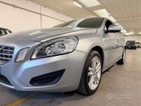 Käytetty Volvo V60 Momentum 115 HP (84 kW) 2012 Harmaa Farmari