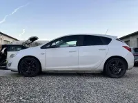 Usata Opel Astra 95 CV (69 kW) 2011 Bianco Berlina