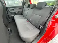 Usata Toyota Yaris Lounge 69 CV (50 kW) 2016 Rosso Berlina