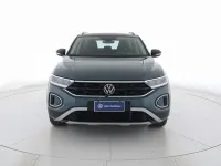 Usata VW T-Roc Life 110 CV (80 kW) 2023 Petroleum blue metallizzato nero SUV