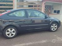 Begagnad Ford Focus 109 HK (80 kW) 2005 Svart Sportkupé