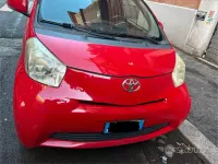 Usata Toyota iQ 68 CV (50 kW) 2009 Rosso Utilitaria