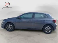 Usata VW Polo Life 95 CV (69 kW) 2023 Grigio Utilitaria