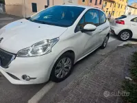 Usata Peugeot 208 Active 68 CV (50 kW) 2014 Bianco Utilitaria