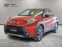 Usata Toyota Aygo X Lounge 72 CV (52 kW) 2022 Chili red & black met SUV