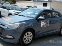 Usata Hyundai i20 75 CV (55 kW) 2015 Bluazzurro Berlina