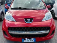 Usata Peugeot 107 68 CV (50 kW) 2009 Rosso Utilitaria