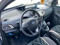 Usata Lancia Ypsilon 69 CV (50 kW) 2017 Grigio Utilitaria