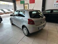 Usata Toyota Yaris 87 CV (63 kW) 2008 Argento Utilitaria