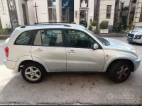 Usata Toyota RAV4 128 CV (94 kW) 2001 Grigio SUV