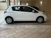 Usata Toyota Yaris Lounge 69 CV (50 kW) 2013 Bianco Utilitaria