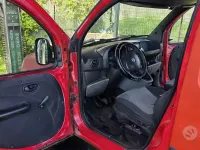 Usata Fiat Doblò 75 CV (55 kW) 2005 Rosso Monovolume