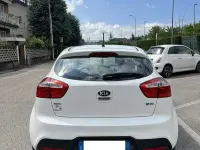 Usata Kia Rio 83 CV (61 kW) 2015 Bianco Berlina