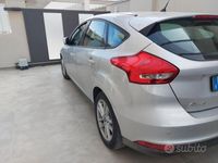 Usata Ford Focus 120 CV (88 kW) 2015 Grigio Berlina