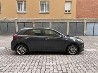 Usata Kia Rio 101 CV (74 kW) 2017 Grigio Berlina