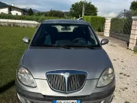 Usata Lancia Ypsilon 60 CV (44 kW) 2004 Argento Utilitaria
