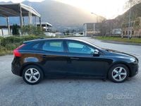 Usata Volvo V40 Kinetic 115 CV (84 kW) 2015 Nero Station wagon
