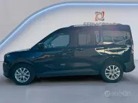 Usata Ford Tourneo Courier Titanium 125 CV (91 kW) 2025 Nero Monovolume
