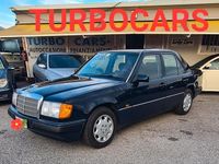 Usata Mercedes E200 122 CV (89 kW) 1991 Blu Berlina