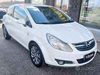 Usata Opel Corsa Edition 84 CV (61 kW) 2010 Bianco Utilitaria