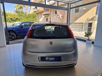 Usata Fiat Grande Punto Dynamic 65 CV (47 kW) 2006 Grigio metallizzato Utilitaria