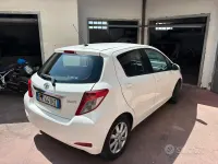 Usata Toyota Yaris 69 CV (50 kW) 2013 Bianco Utilitaria