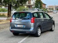 Usata Peugeot 5008 112 CV (82 kW) 2011 Bluazzurro Monovolume