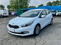 Begagnad Kia Ceed 110 HK (80 kW) 2014 Vit Halvkombi