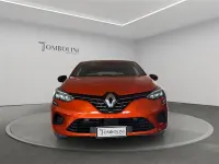 Usata Renault Clio Techno 145 CV (106 kW) 2023 Arancione Utilitaria