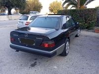 Usata Mercedes E250 136 CV (100 kW) 1990 Nero Berlina