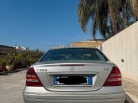 Usata Mercedes C200 122 CV (89 kW) 2004 Grigio Berlina