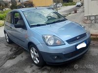 Usata Ford Fiesta Titanium 67 CV (49 kW) 2007 Blu Utilitaria