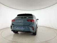 Usata VW T-Roc R-line 110 CV (80 kW) 2023 Petroleum blue metallizzato nero SUV