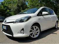Usata Toyota Yaris Hybrid Lounge+ 75 CV (55 kW) 2014 Bianco Berlina